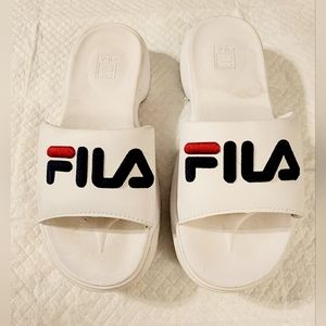 Y2K Women's size 7.5 Fila rugged sole white slide ins